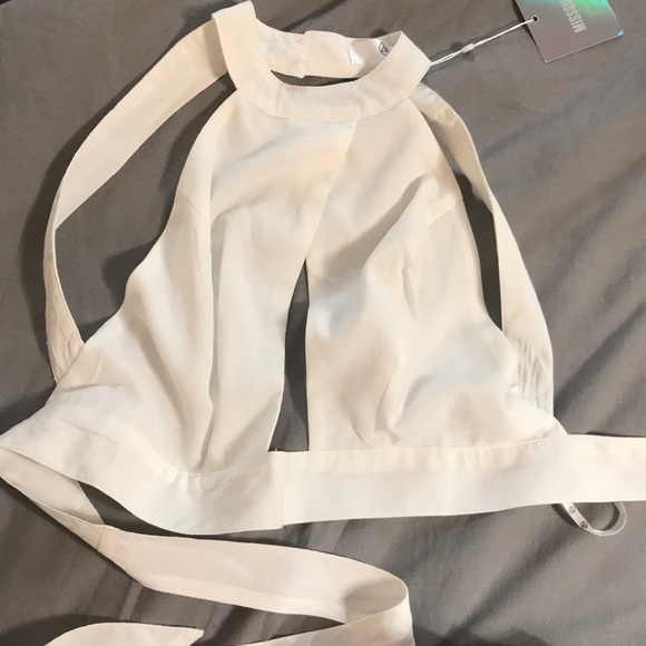 Missguided Tops - Halter top with keyhole in the front